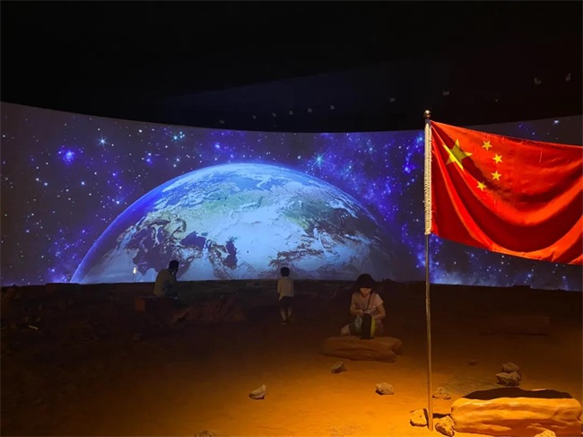 1000㎡超大空間、44*8米巨型弧幕 SEEMILE助力中國航天官方藝術(shù)特展