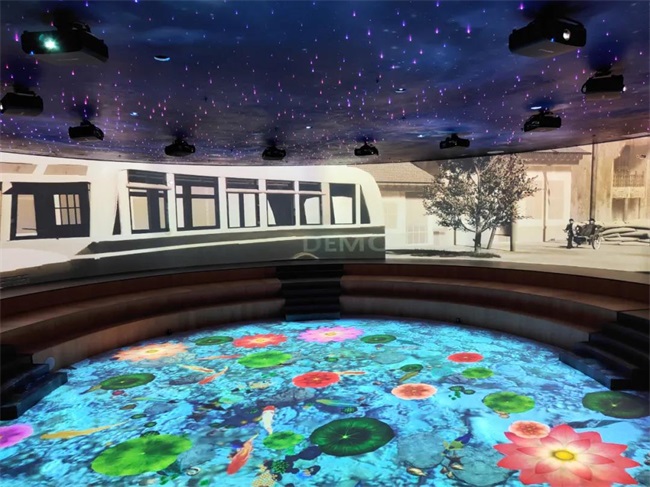 百年公交風(fēng)雨路，光影流動(dòng)向未來